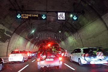Orvieto  Italien  Stau in einem Tunnel auf der A1