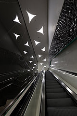 Doha  Katar  Rolltreppen in der U-Bahnstation Al Shaqab
