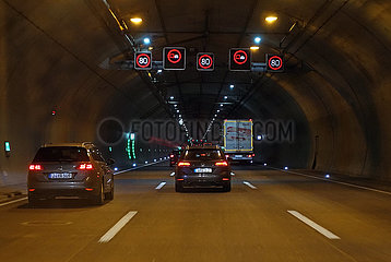 Jena  Deutschland  Autos im Tunnel Jagdberg auf der A4