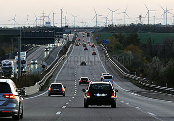 Hohenmoelsen  Deutschland  Verkehr auf der A9 in Richtung Sueden
