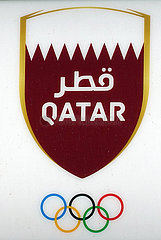 Doha  Katar  die Olympischen Ringe unter den Nationalfarben von Qatar