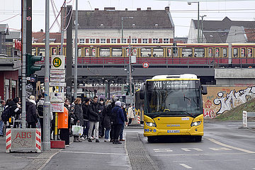 Berlin  Deutschland  Bus der Linie X11 nach U Krumme Lanke am S-Bahnhof Schoeneweide