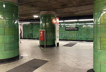 Berlin  Deutschland  Bahnsteig des im Umbau befindlichen U-Bahnhofs Bismarckstrasse