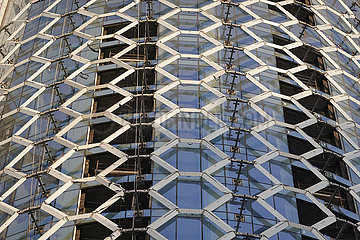 Doha  Katar  sechseckige Fassadenverkleidung an einem Neubau