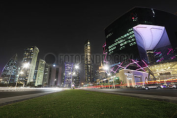 Doha  Katar  Stadtansicht bei Nacht