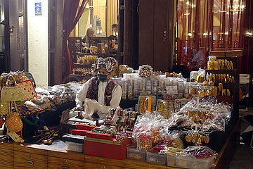 Doha  Katar  Marktstand im Souq Waqif