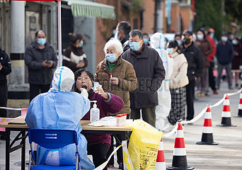 Xinhua Schlagzeilen: China sendet fast 40.000 Mediziner in Shanghai im harten Kampf gegen Omicron