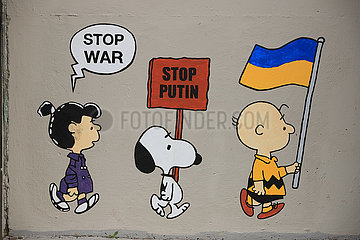 Düsseldorfer Street Artist lässt die Peanuts protestieren