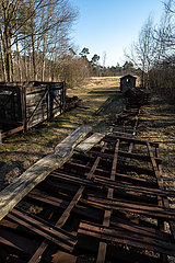 Deutschland  Tiste - Tister Bauernmoor  Naturschutzgebiet und Sehenswuerdigkeit  Reste der Moorbahn