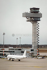 Schoenefeld  Deutschland  Blick auf den Tower des Flughafen BER