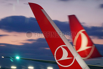 Istanbul  Tuerkei  Winglet und Heckfluegel von Flugzeugen der Turkish Airlines