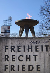 Berlin  Deutschland  Mahnmal der Ewigen Flamme am Theodor-Heuss-Platz