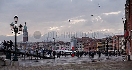 Venedig  Italien  Stadtansicht mit Blick auf den Markusturm