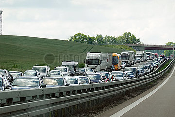 Marsdorf  Deutschland  Stau auf der A13 in Richtung Norden aufgrund einer Vollsperrung