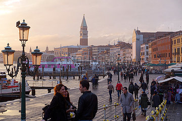 Venedig  Italien  Stadtansicht mit Blick auf den Markusturm