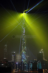 Dubai  Vereinigte Arabische Emirate  Lasershow am Burj Khalifa bei Nacht