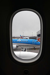 Schoenefeld  Deutschland  Flugzeuge der KLM Cityhopper und Eurowings parken auf dem Vorfeld des Flughafen BER