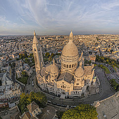 Frankreich. Paris (75) Luftansicht der Sacre Coeur Basilica  oben auf dem Montmartre Hill. Der Bau wurde 1870 (kurz nach dem Franco-German-Krieg) entschieden und 1914 fertig