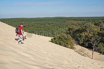 France  Gironde (33) at the entrance to the Arcachon basin  descent from the Pilat dune