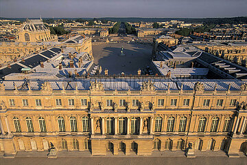 France. Yvelines (78) Palace of Versailles: Aerial view of the western facade of the castle. The flat Italian roof is concealed by a balustrade lined with trophies and vases. The avant-corps  surmounted by statues of Diana and Apollo as well as the Months of the year  was reserved for the royal family