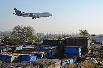 Mumbai  Indien  Boeing  747-400 Frachtflugzeug von UPS im Landeanflug auf den internationalen Flughafen Chhatrapati Shivaji Maharaj