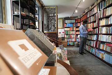 China-Beijing-Zhengyang Bookstore-Ausländer-Freiwillige (CN)