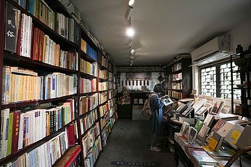 China-Beijing-Zhengyang Bookstore-Ausländer-Freiwillige (CN)
