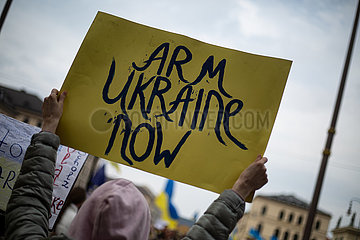 Demo für Waffenlieferungen in die Ukraine