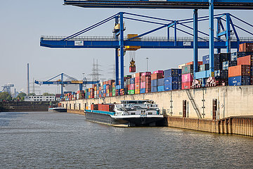 Duisburger Hafen  duisport logport  Ruhrgebiet  Nordrhein-Westfalen  Deutschland  Europa