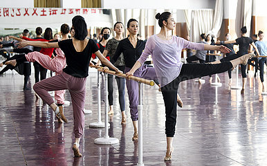 China-Xinjiang-Urumqi-Dancer-traditionelle chinesische Kultur (CN)