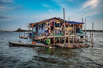 Sinking Villages near Manila Bay