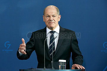Berlin  Deutschland - Bundeskanzler Olaf Scholz gibt eine Pressekonferenz im Kanzleramt.