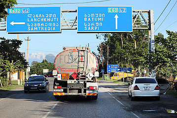 Batumi  Georgien  Autoverkehr in der Stadt