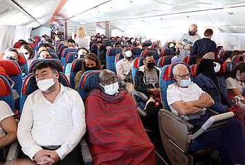 Istanbul  Tuerkei  Passagiere in einer Flugzeugkabine der Turkish Airlines