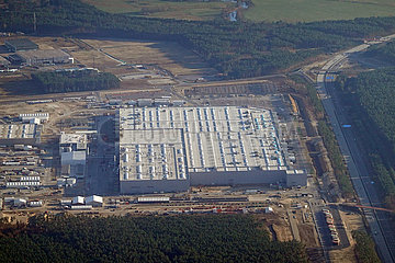 Gruenheide  Deutschland  Luftbildaufnahme der Tesla Gigafactory Berlin-Brandenburg