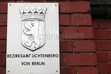 Berlin  Deutschland  Schild Bezirksamt Lichtenberg von Berlin