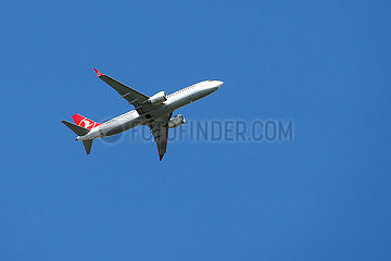 Hannover  Deutschland  Boeing 737 der Turkish Airlines im Steigflug