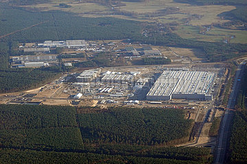 Gruenheide  Deutschland  Luftbildaufnahme der Tesla Gigafactory Berlin-Brandenburg