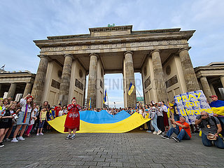 Demonstration ukrainischer Muetter mit ihren Kindern gegen die russische Invasion der Ukraine  19. Mai 2022  Berlin