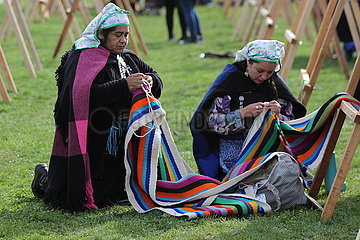Chilearaucania-Mapuche-Weave