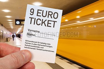 9-Euro-Ticket 9 Euro Ticket mit Metro U-Bahn Fotomontage in Berlin  Deutschland