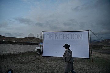 (Intibet) China-Tibet-Lhasa-Damxung-Rural-Projectionist (CN)
