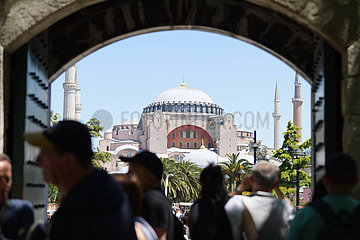 TURKEY-ISTANBUL-TOURISM-APRIL-2.57 MILLION FOREIGN ARRIVALS
