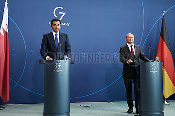 Berlin  Deutschland - Der Emir von Katar Tamim bin Hamad Al Thani und Bundeskanzler Olaf Scholz.
