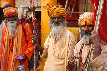 Indien  Uttar Pradesh  Benares (Varanasi). Porträt von Sadhus. Als heilige Männer gilt sie auf die Gesellschaft  um sich der Verehrung hinduistischer Götter zu widmen.