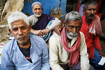 Indien  Uttar Pradesh  Benares (Varanasi). Porträts von indischen Männern aus der Milchkaste (Yadav)