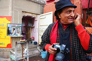 India  Uttar Pradesh  Varanasi  Banaras  Raghu Rai  famous Indian photographer  member of the Magnum agency on the ghats of Banaras