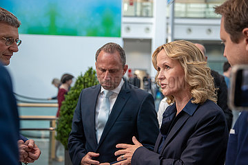 Rundgang mit Steffi Lemke und Thorsten Glauber durch die IFAT München