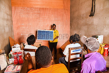 Kamerun-Tiko-Solar-Panel-Solar-Mama
