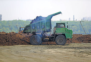 China-Liaoning-Fushun-Mining-Pit-Green-Übergang (CN)